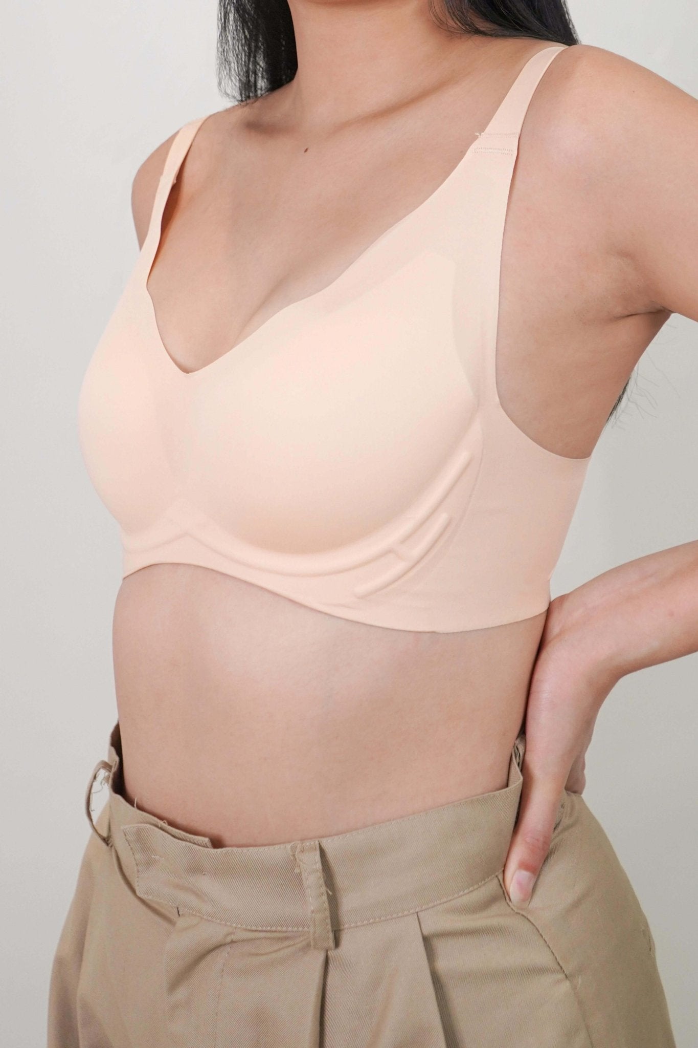 [Star Product] Wavy Support Antigravity Seamless Bra In Blanched Almond - Adelais Official