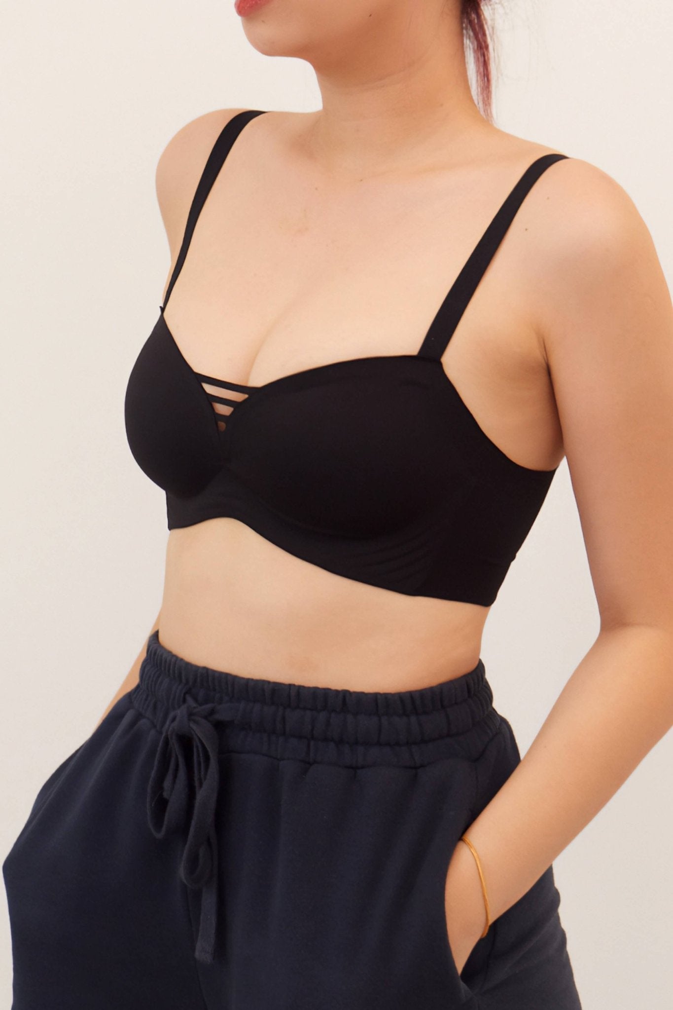 Your Common Bra Seamless Push Up Bra In Black - Bra - Push Up & Seamless - Adelais Official